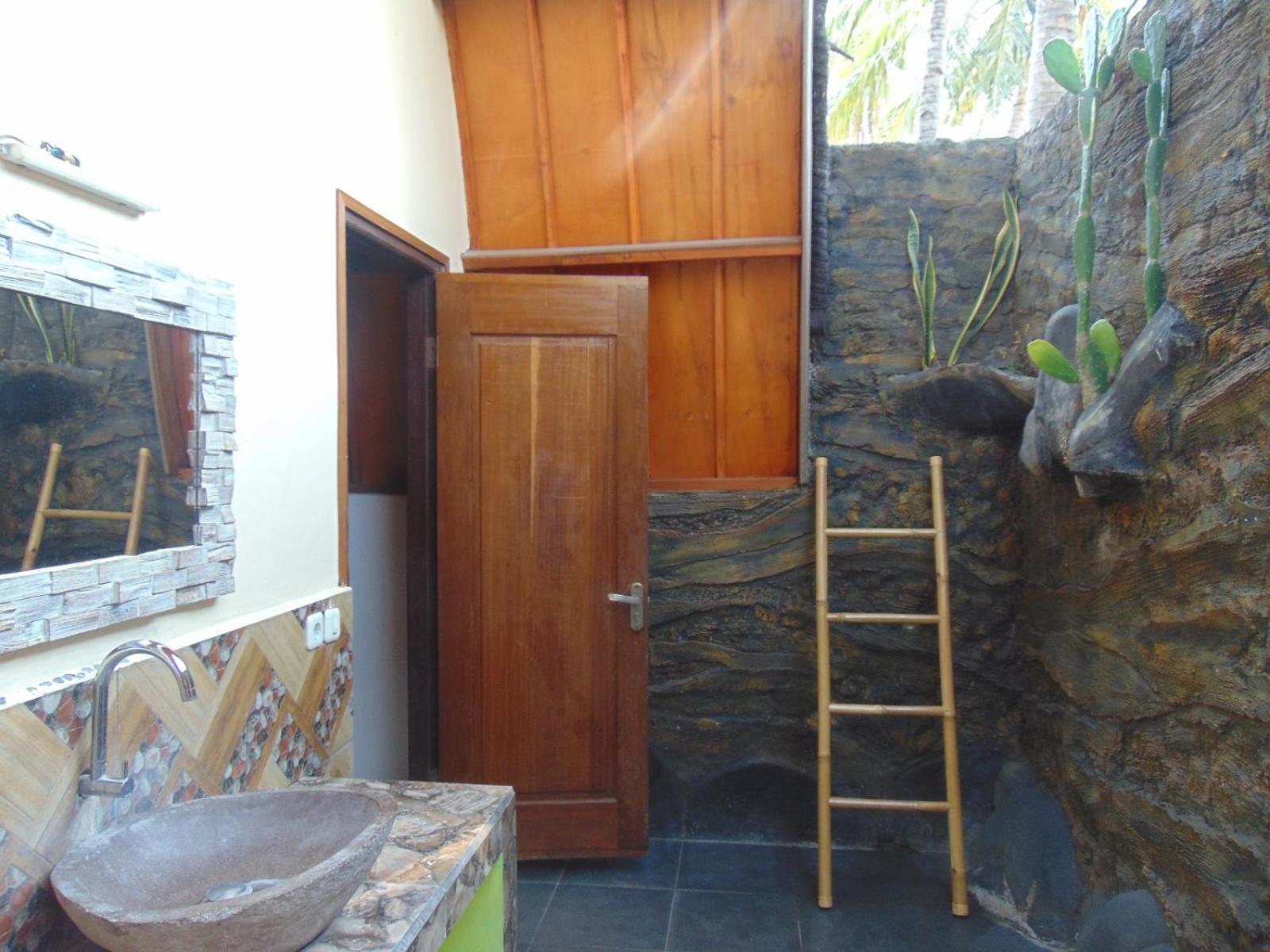 Ings Garden Hotel Gili Air Exterior photo