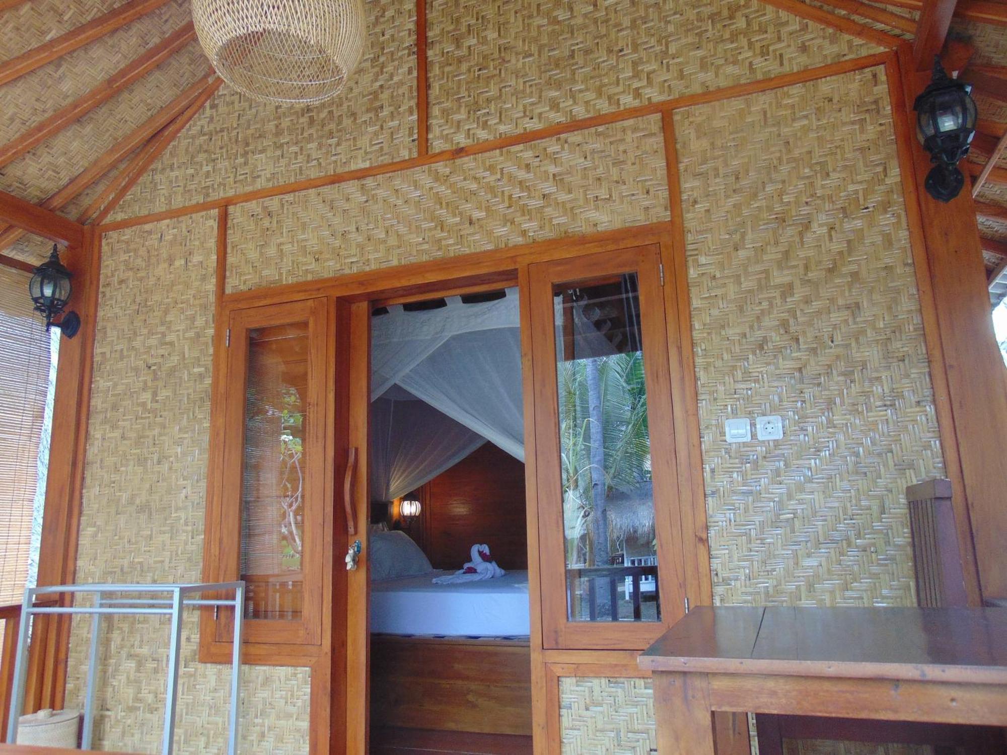Ings Garden Hotel Gili Air Exterior photo