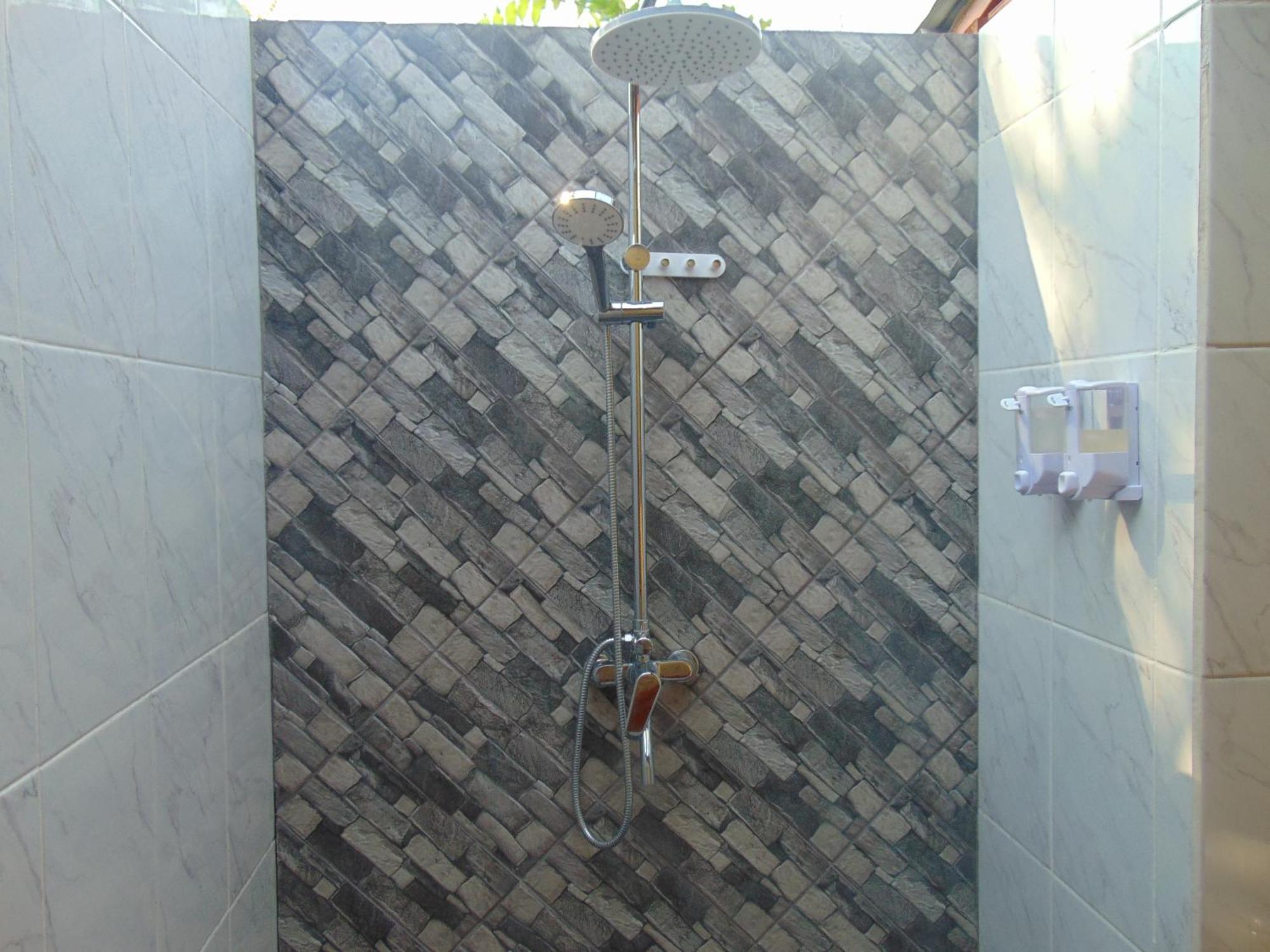 Ings Garden Hotel Gili Air Exterior photo