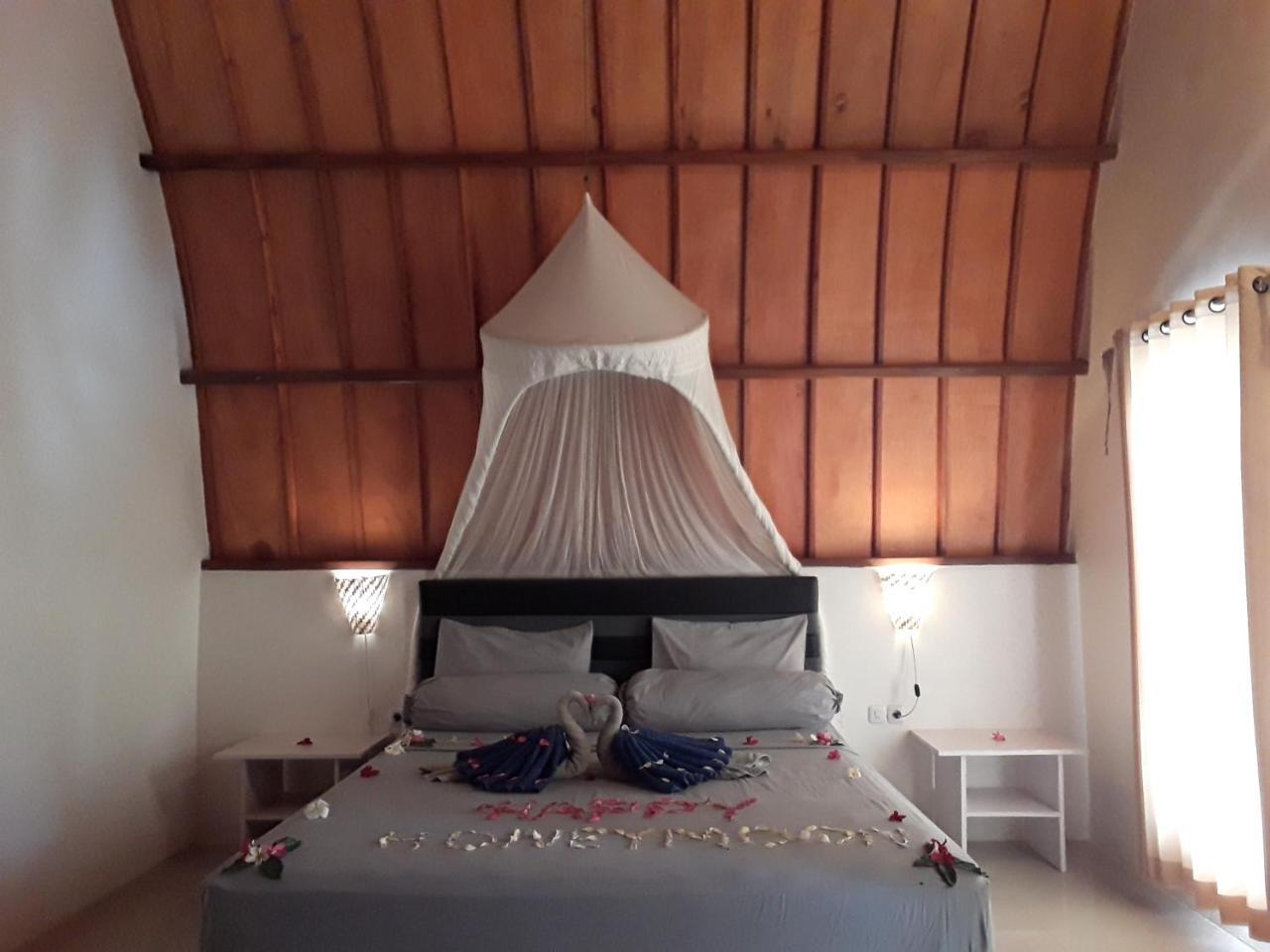 Ings Garden Hotel Gili Air Exterior photo
